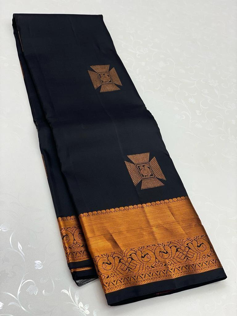 Gorgeous Black: Elegant Saree with Tower Design - Outfit Odessey